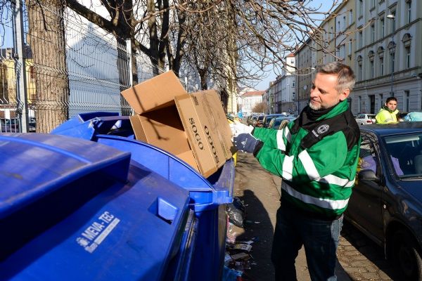 Nová služba Čisté Plzně douklidí místa s nejvíce odpadky