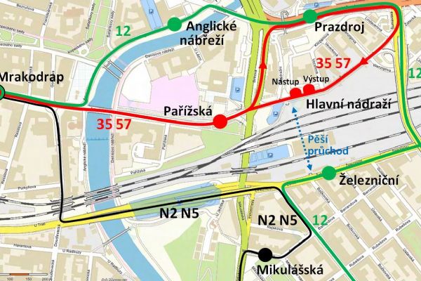 Rekonstrukce železničních mostů uzavře od pondělka na víc než rok a půl Mikulášskou ulici 