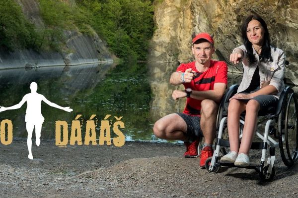 Ultramaratonec Kujan startuje na šumavské Kvildě běh pro vozíčkáře  