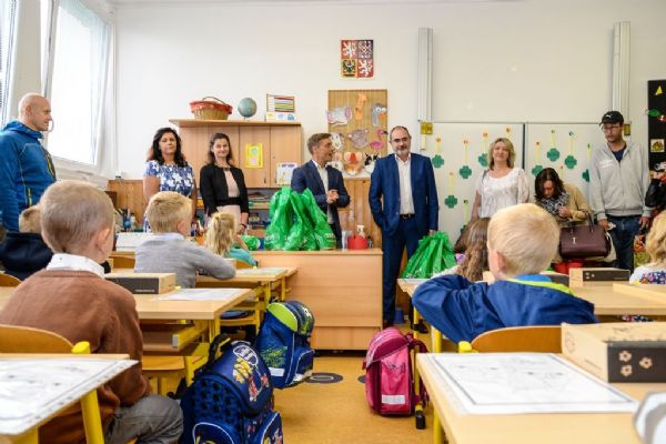 V Plzni se otevřelo 78 prvních tříd, přivítaly přes 1800 nových školáků 