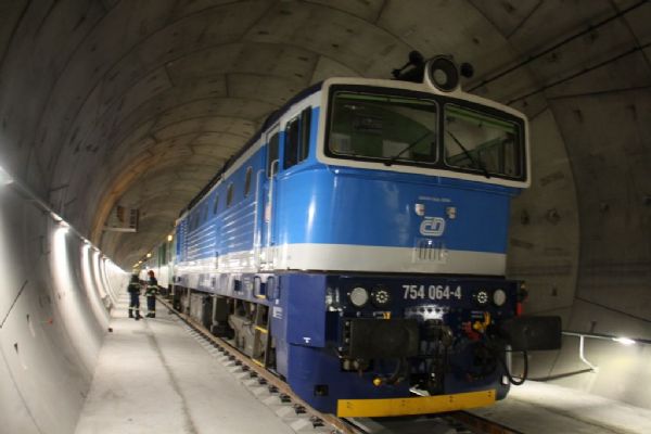 Správa železnic otestovala rychlost 200 km/h v Ejpovickém tunelu 