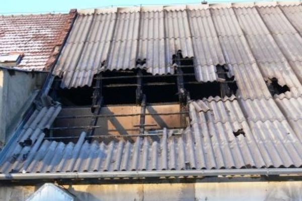 Na Rokycansku řádí parta podvodníků, nabízejí předražené opravy střech