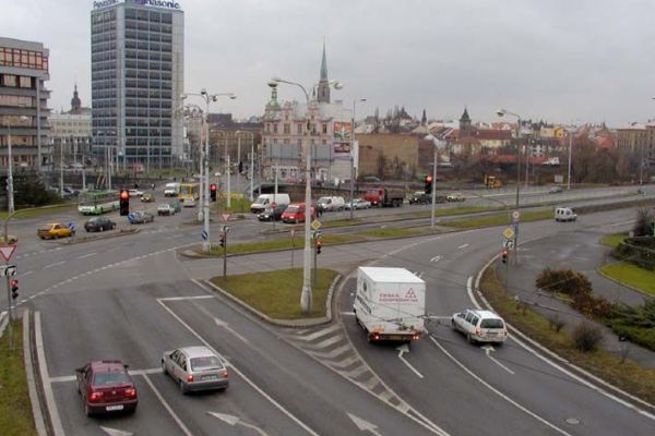 Intenzita dopravy na křižovatkách v Plzni po uzavírce Mikulášské vzrostla 