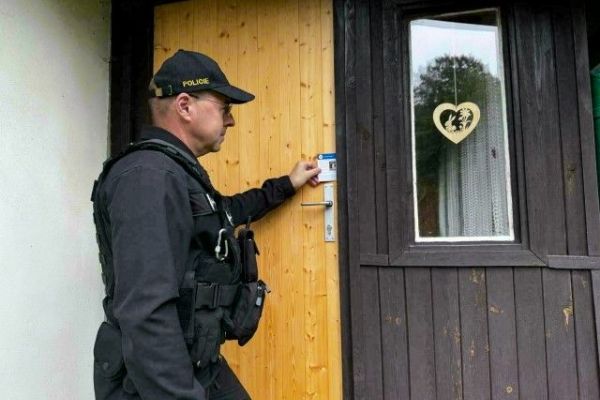 Karlovarsko:  Policisté upozorňují na zabezpečení objektů před dovolenými