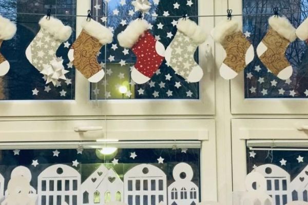 Karlovy Vary: Nejhezčí vánoční okno má družina ZŠ Truhlářská
