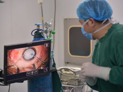 Chirurgická léčba chronické rýmy a zánětu dutin je účinnější než antibiotika
