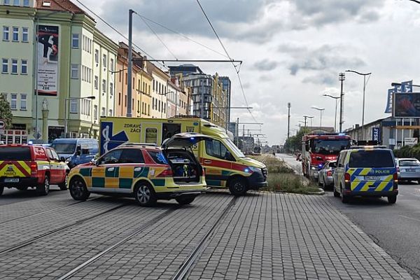 Vážná nehoda: Tramvaj srazila muže na Českomoravské