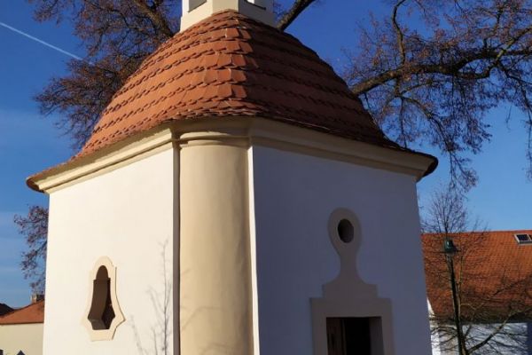 Barokní kaple na božkovské návsi je v novém