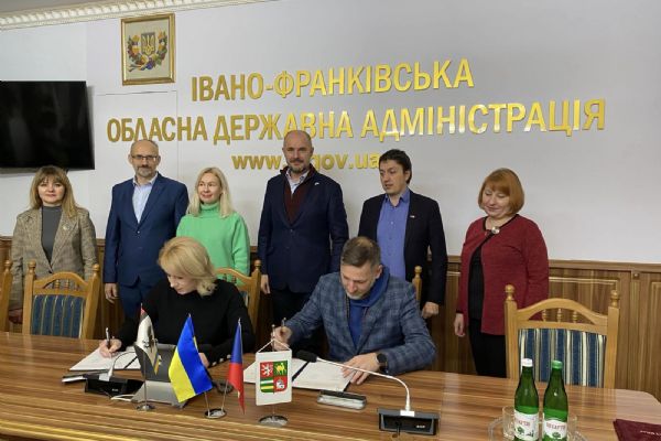 Memorandum o partnerství s ukrajinským regionem stvrzeno 