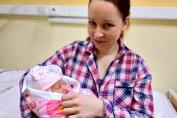 Prvním krajským miminkem roku 2019 je Laurinka narozená ve Stodě