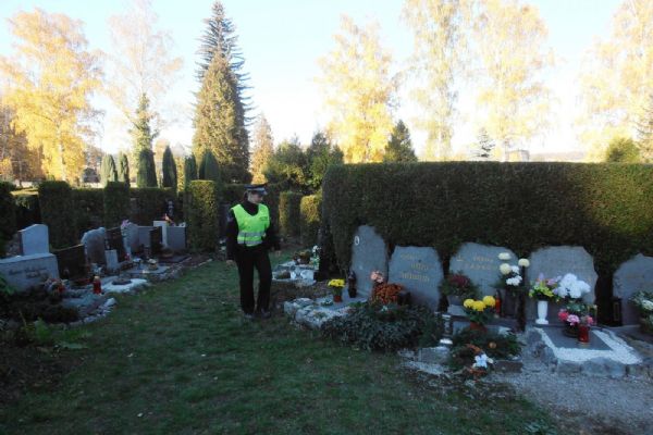 Strážníci ohlídají o Dušičkách hřbitovy