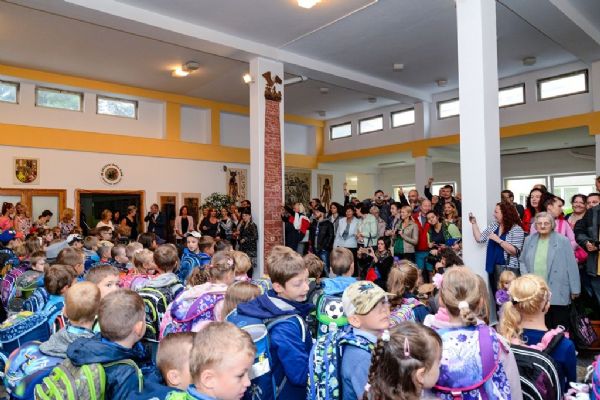 V Plzni do škol nastoupilo kolem 1600 prvňáčků, nepatrně méně než loni