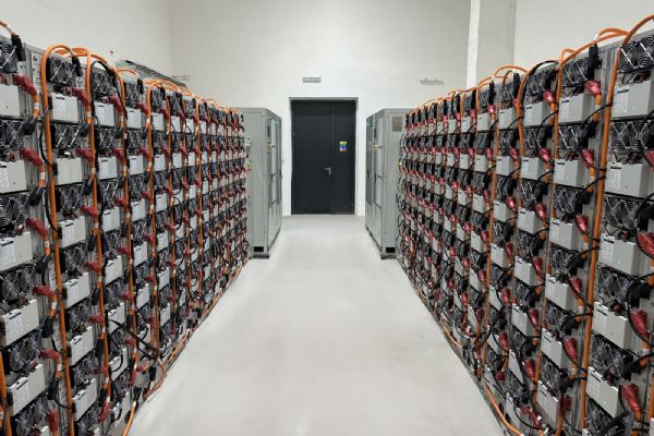 Velkokapacitní bateriové úložiště. Zelená energie v Tachově pokryje až 40 % spotřeby 