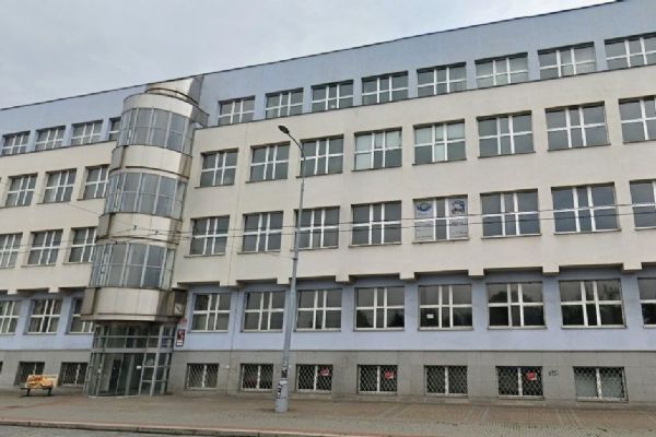 ZČU bude znovu prodávat budovu bývalého ředitelství Škodovky