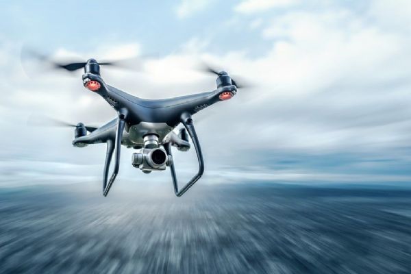Z auta v Plzni zmizel dron za sto tisíc