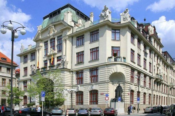 Praha vypověděla smlouvu bývalému fondu na podporu čínské medicíny, i přes zvýhodněný nájem dluží městu téměř 1,4 milionu korun
