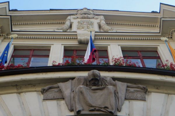 Historické centrum Prahy bude kultivovanější díky nové podobě restauračních předzahrádek