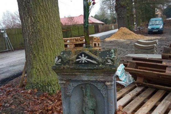 Cheb: Instalace nově rekonstruovaného památníku