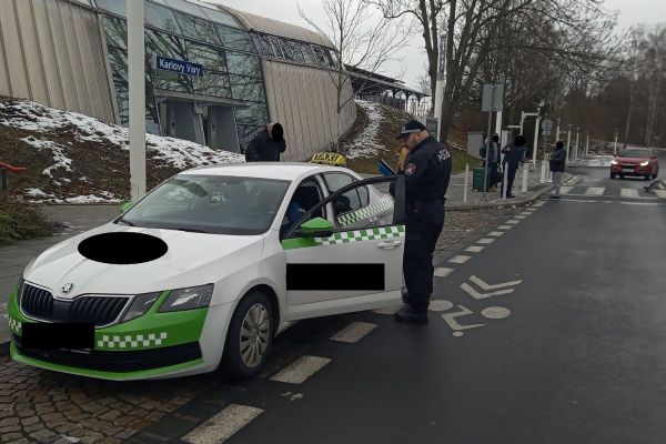 Karlovy Vary: Strážníci kontrolovali taxislužby