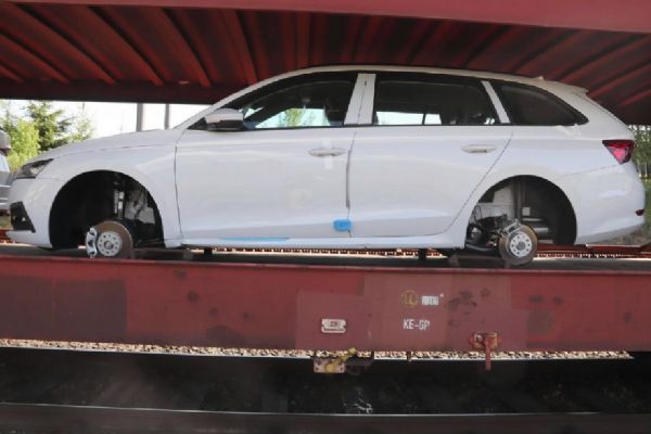 Mariánské Lázně: Z vozidel odcizil alu kola s pneumatikami