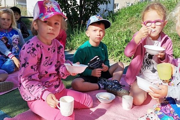 V Plzni skončily zápisy pro ukrajinské děti, zájem byl menší, než se čekalo 