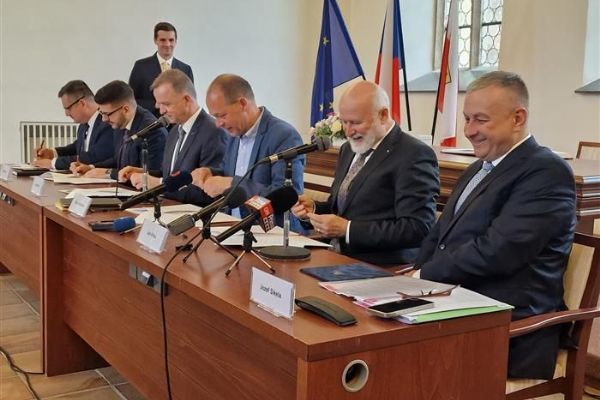Stát, Karlovarský kraj a město Cheb se dohodli na rozvoji strategického podnikatelského parku