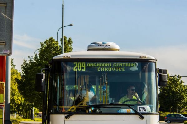 DPP plánuje v Praze letos začít testovat autobus na vodíkový pohon. Rada hl. m. Prahy projekt schválila