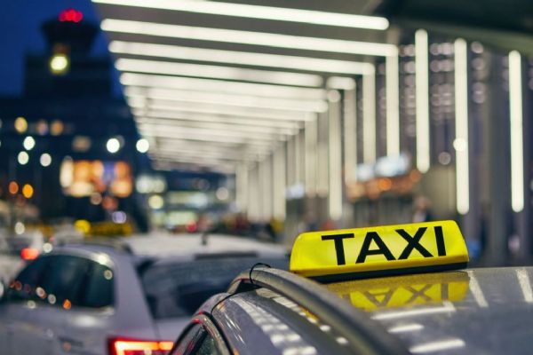 Letiště Praha zrušilo výběrové řízení na taxislužbu. Tendr vypíše znovu