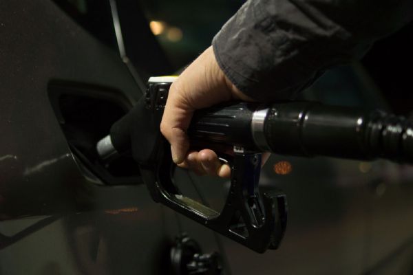 Ministerstvo financí zveřejňuje vyhodnocení kontroly cen a marží pohonných hmot