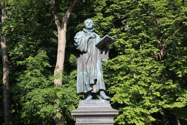 Aš: Lutherova socha je kulturní památkou