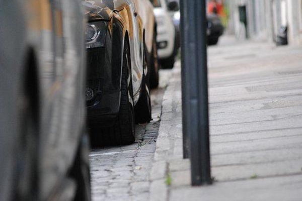 Cheb: Parkovací systém čekají dílčí změny