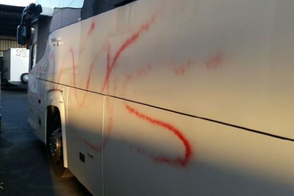 Chebsko: Vandal posprejoval autobus