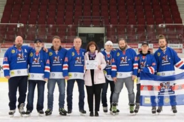 Chodov: Hokejisté a nohejbalisté podpořili Mateřídoušku
