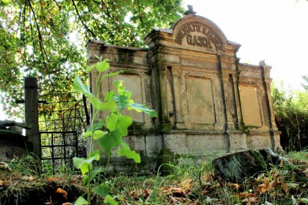 Chodov: Začala obnova hrobky rodiny Gaschů