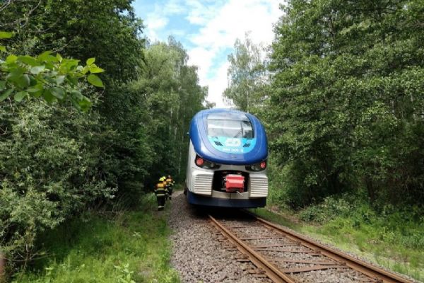 Karlovarsko: Osoba po střetu s vlakem utrpěla smrtelná zranění