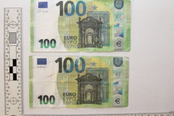 Karlovarsko: Platil padělanými bankovkami