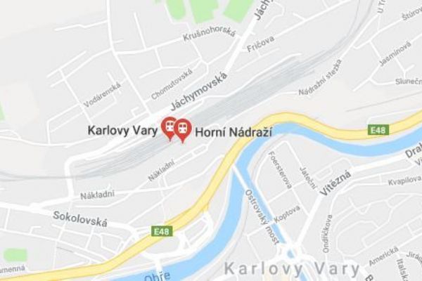 Karlovy Vary: Instalace schodišťové části lávky omezí provoz před Horním nádražím