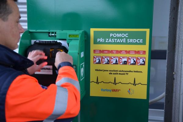 Karlovy Vary: Město pořídilo tři nové defibrilátory