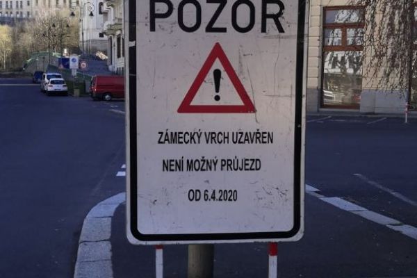 Karlovy Vary: Od pondělí nebude průjezdný Zámecký vrch