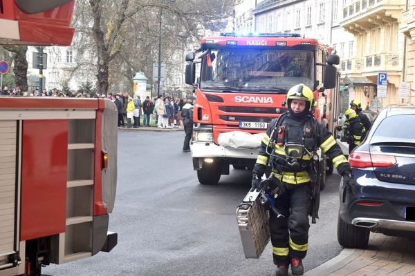 Karlovy Vary: Požár v hotelovém pokoji a evakuace celého objektu