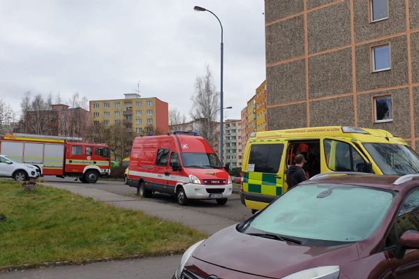 Karlovy Vary: V bytovém domě se tři lidé intoxikovali oxidem uhelnatým