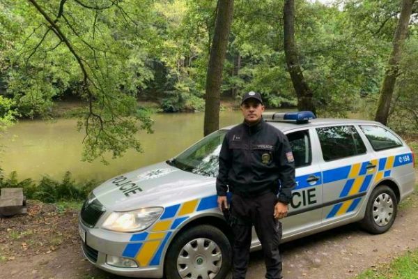 Kynšperk nad Ohří: Policisté pohřešovanému chlapci zachránili život