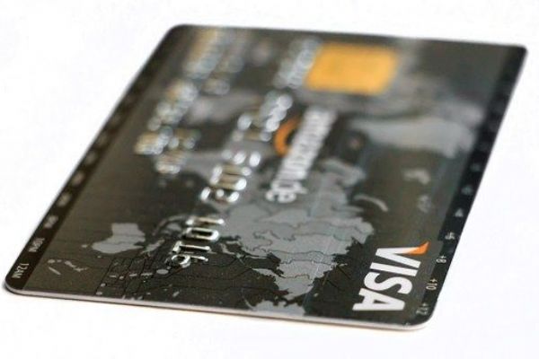Loket: Zneužila nalezenou platební kartu