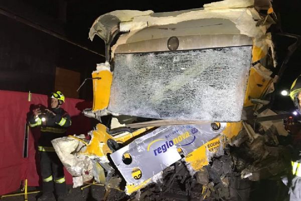 Pernink: Drážním hasičům pomohl při odklízecích pracích lokotraktor