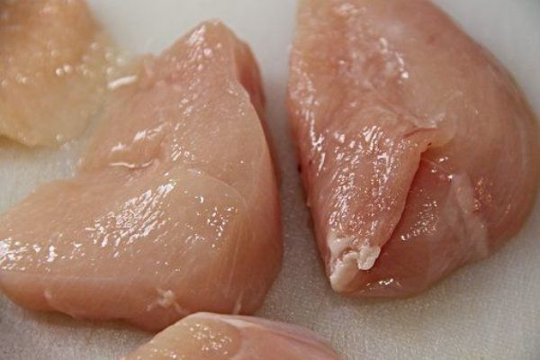 Přítomnost salmonel v druhé části polského drůbežího masa je potvrzena