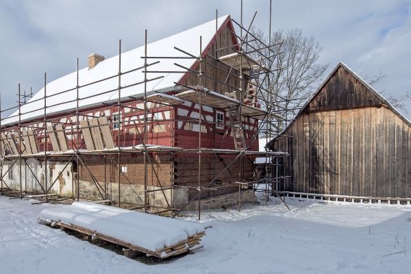 Rekonstrukce statku v Milíkově jde do finále