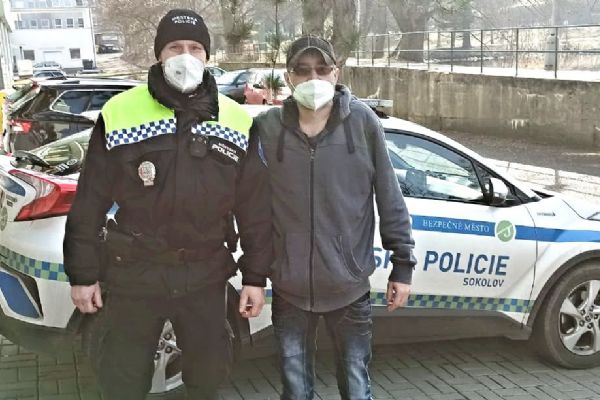 Sokolov: Pohotový strážník pomohl muži, který zkolaboval