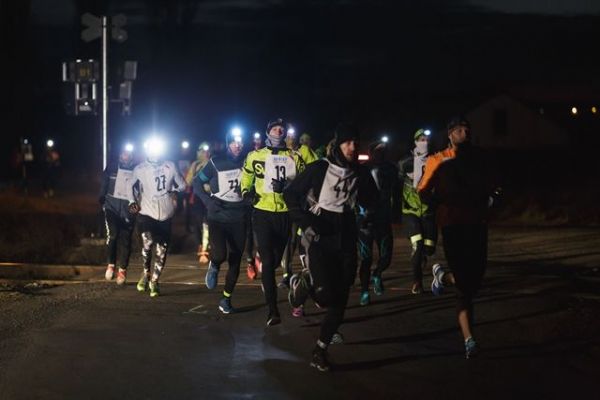 Úvodní závod seriálu Noční běhy Chebskem se běžel v Třebeni