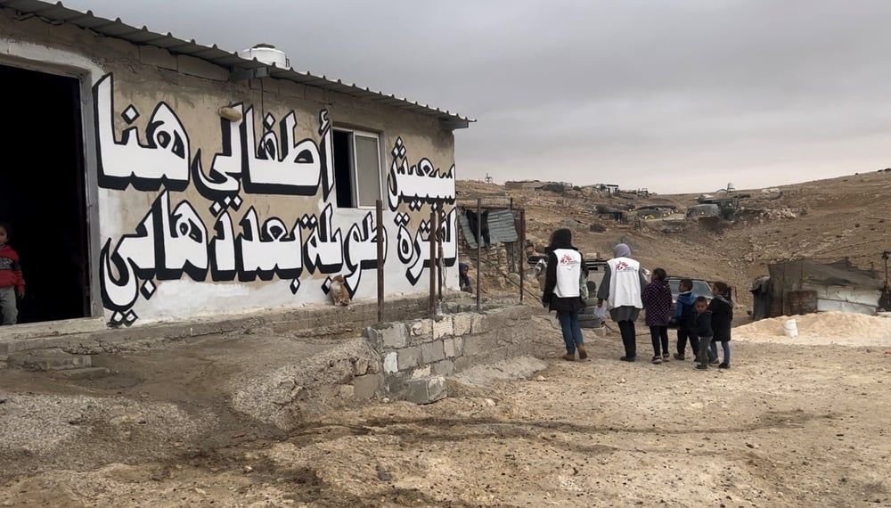 Lékaři bez hranic: Násilné vysídlování z části Západního břehu Jordánu má dopad na duševní zdraví Palestinců