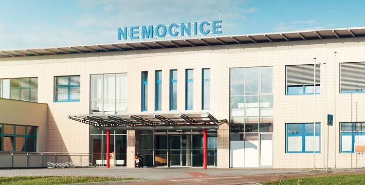 Nemocnice v Domažlicích, Klatovech a Rokycanech vyhlásily zákaz návštěv